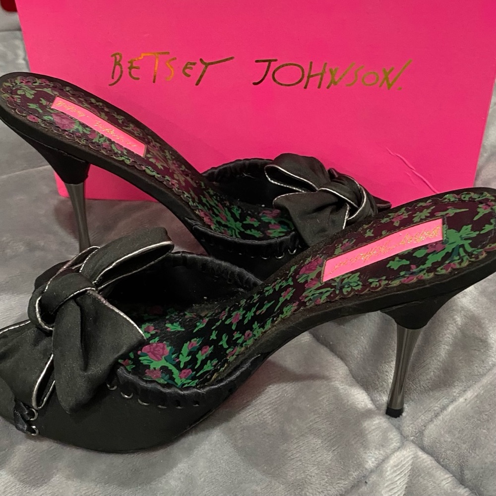 Betsy Johnson Black Peep Toe Heels, size 7.5